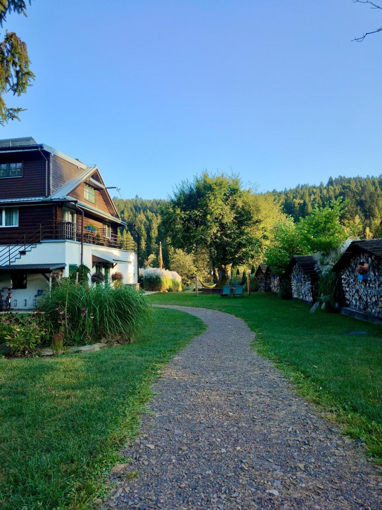 チスナ Leonowka Bieszczady Bed & Breakfast エクステリア 写真
