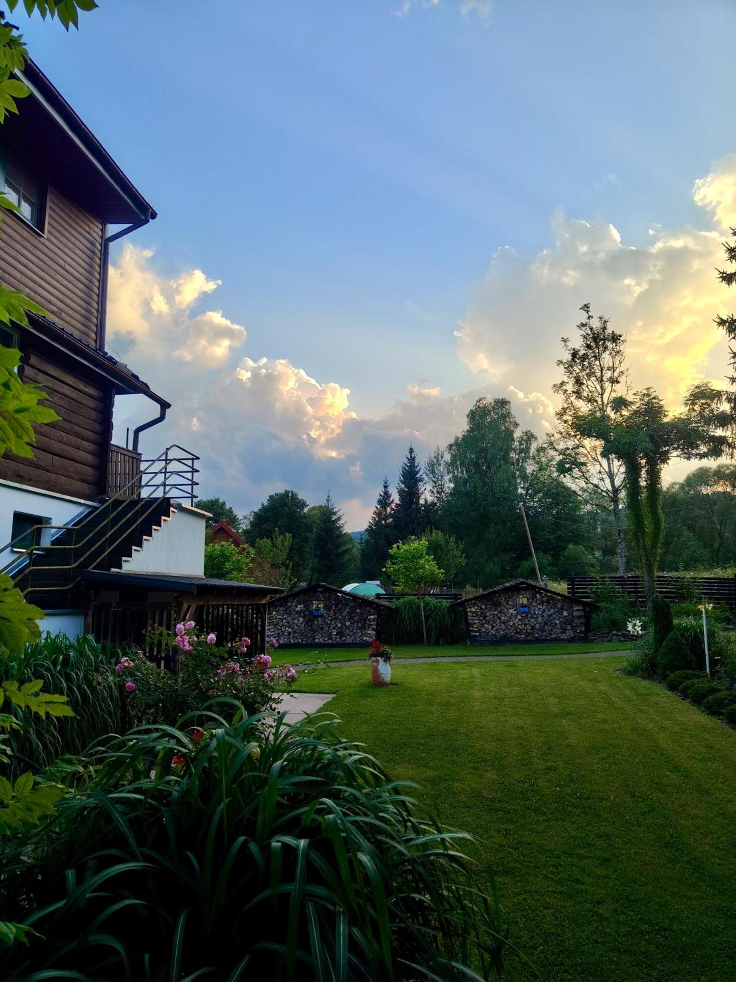チスナ Leonowka Bieszczady Bed & Breakfast エクステリア 写真